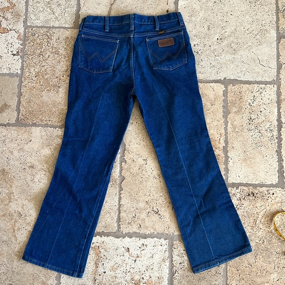 Like new Wrangler Jeans 34x30 - Picture 2 of 4